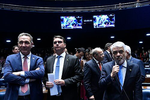 Flávio Bolsonaro rechaza triunfo de Lula y pide anulación electoral