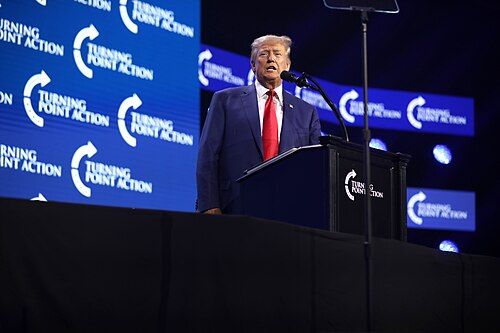Trump acusa a los hutíes de inflar precio del petróleo antes de comicios